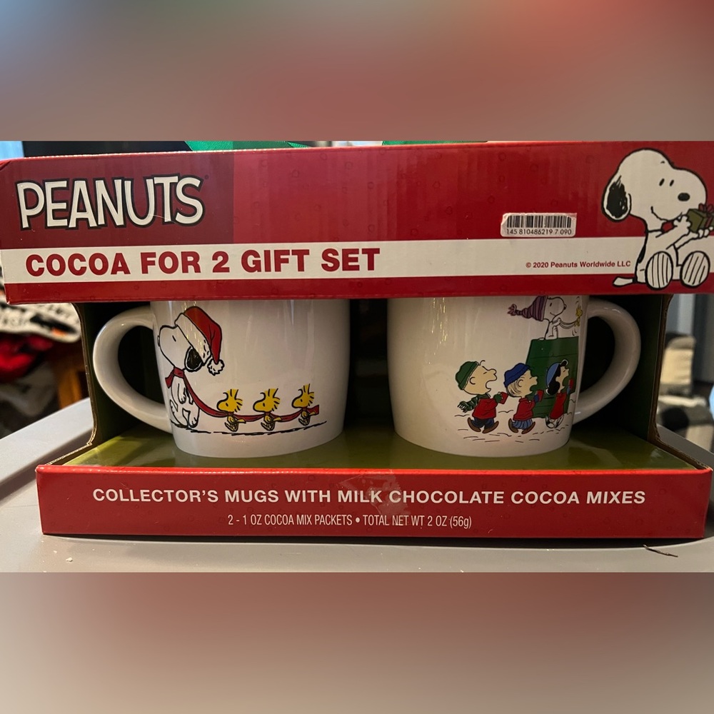NWT-Peanuts Christmas 2 Collector Mugs with Cocoa